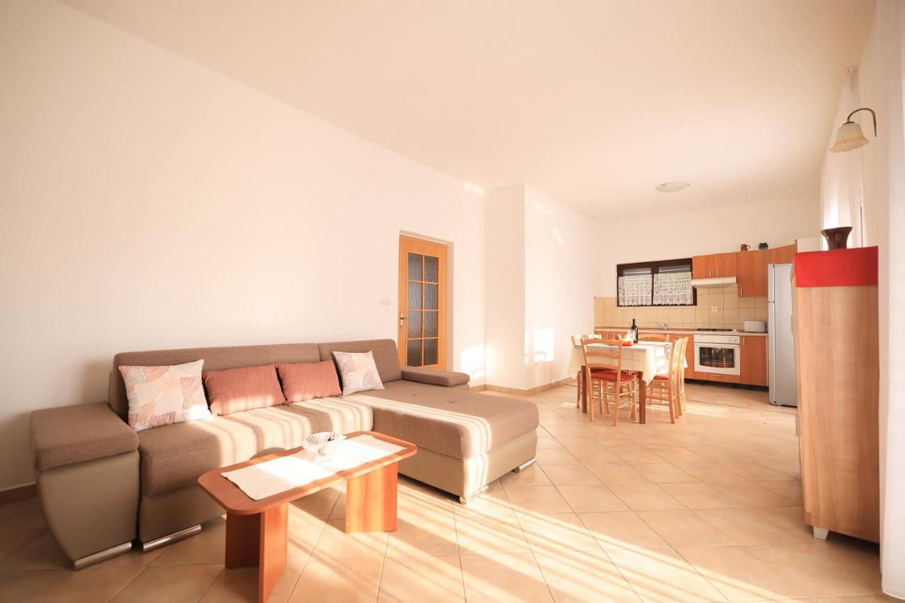 Apartments Ana Petrcane Buitenkant foto